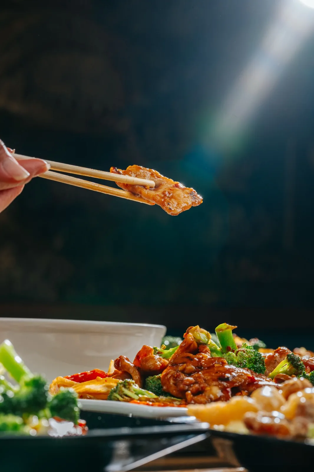 Hunan Chinese Restaurant, broccoli-protein entrée and steaming soup bowl, atmosphere capture