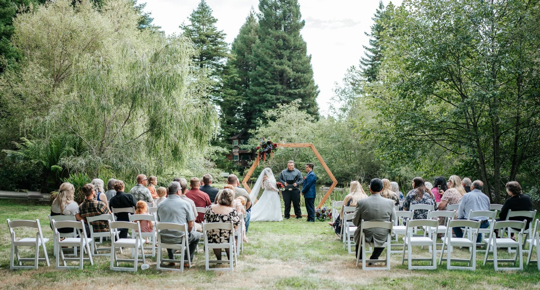 Wedding ceremony with crowd captured by Tex Kelly in Humboldt County